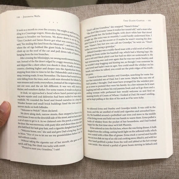 The Glass Castle by Jeannette Walls - Picture 4 of 6